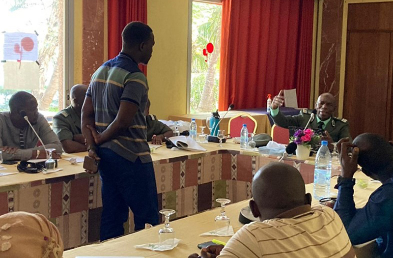 Image of discussion among a group of people at a workshop in Senegal