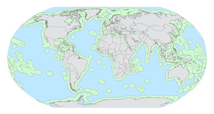 Ocean areas beyond national jurisdiction, shown in blue, cover approximately 45% of the Earth’s surface. In green, countries Exclusive Economic Zones (200 nm from baseline) © White & Costello (2014)